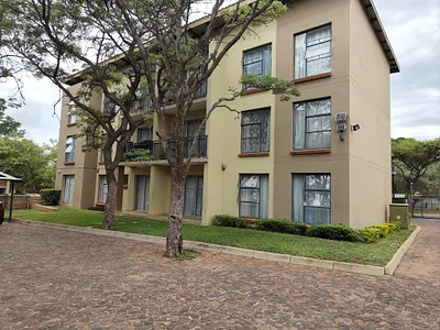 2 Bedroom Apartment For Sale in Rustenburg - 1uO4.webp