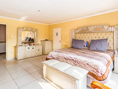 4 Bedroom House For Sale in Krugersdorp - 9CKJ.webp
