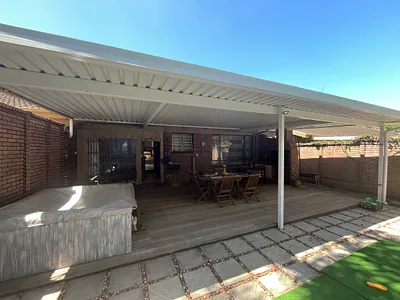 3 Bedroom Townhouse For Sale in Amanzimtoti - 8Fiu.webp