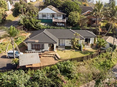 4 Bedroom House For Sale in Amanzimtoti - ZcPr.webp