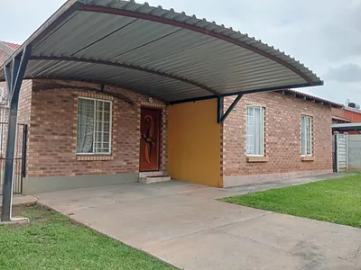 3 Bedroom Townhouse To Rent in Rustenburg - T9N2.webp