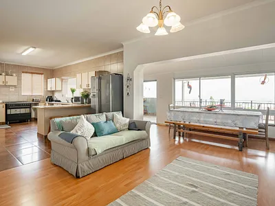 5 Bedroom House For Sale in Kingsburgh - BU2t.webp