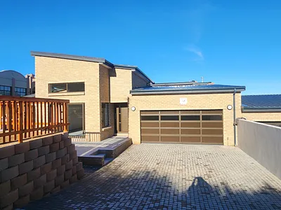 3 Bedroom Townhouse For Sale in Mossel Bay - 202s.webp