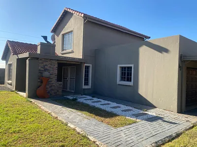 3 Bedroom Townhouse For Sale in Rustenburg - fQlK.webp