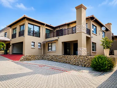 4 Bedroom Townhouse For Sale in Risiville, Vereeniging - cXPf.webp