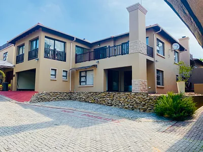 4 Bedroom Townhouse For Sale in Vereeniging - h9VX.webp