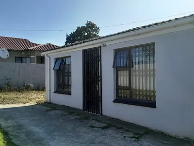 2 Bedroom House For Sale in East London - mYaE.webp