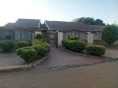 3 Bedroom House For Sale in Rustenburg - B9LS.webp