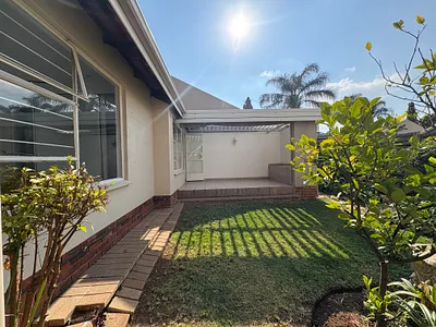 2 Bedroom Townhouse For Sale in Sandton - XDkU.webp
