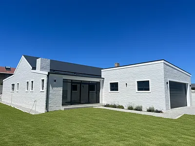 4 Bedroom House For Sale in Struisbaai - NjBc.webp