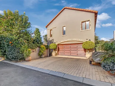 4 Bedroom House For Sale in Sandton - Tesy.webp