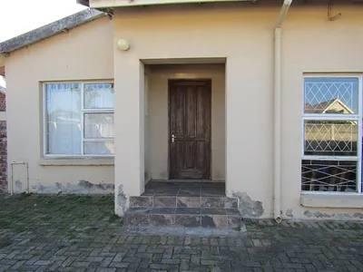 4 Bedroom House For Sale in Humansdorp - ZQcF.webp