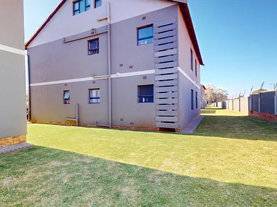 3 Bedroom Townhouse For Sale in Benoni - ay7G.webp