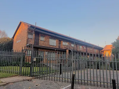 2 Bedroom Townhouse For Sale in Germiston - dv4B.webp