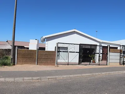 4 Bedroom House For Sale in Vredenburg - pwDV.webp