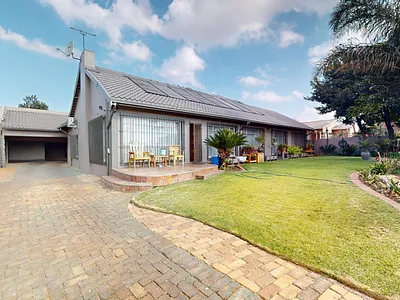 3 Bedroom House For Sale in Boksburg - fqS4.webp