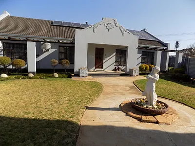 3 Bedroom House For Sale in Ventersdorp - i1Ev.webp
