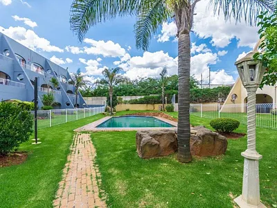 2 Bedroom Apartment To Rent in Roodepoort - Pbx2.webp