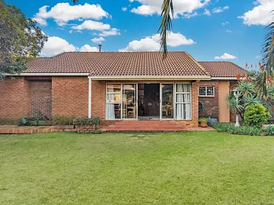 2 Bedroom House For Sale in Roodepoort - eQrg.webp