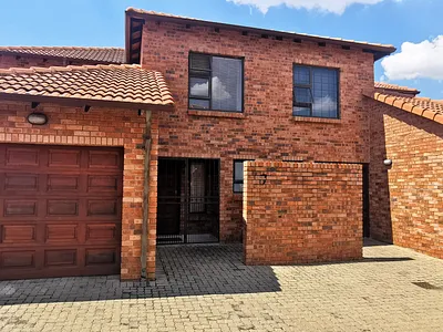 3 Bedroom Townhouse For Sale in Pretoria - img