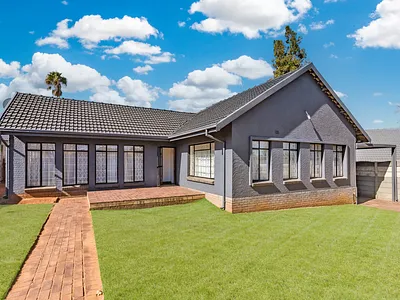 3 Bedroom House For Sale in Roodepoort - WP0y.webp