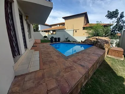5 Bedroom House For Sale in Rustenburg - oigP.webp