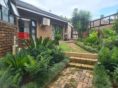 6 Bedroom House For Sale in Rustenburg - Tf0A.webp