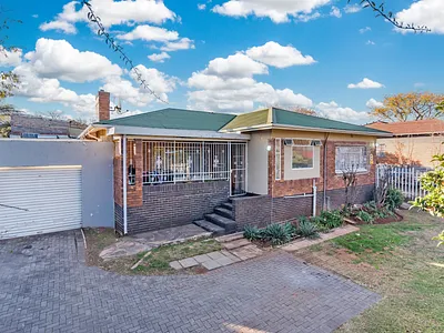 3 Bedroom House For Sale in Roodepoort - GbGV.webp