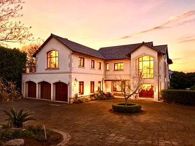 5 Bedroom House For Sale in Hillcrest - f5PH.webp