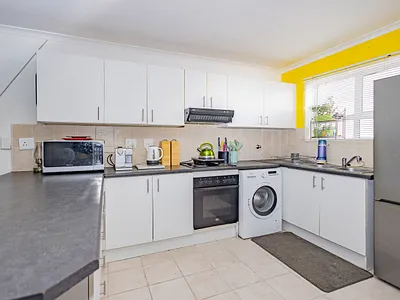 2 Bedroom Apartment For Sale in Brackenfell - 6SNh.webp