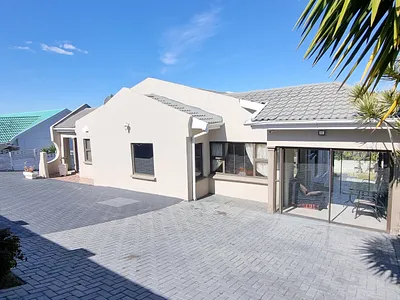 4 Bedroom House For Sale in East London - Mqie.webp