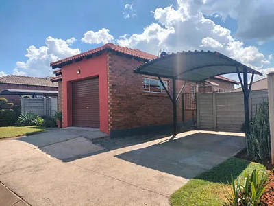 3 Bedroom House For Sale in Rustenburg - pYnG.webp