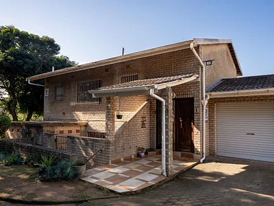 3 Bedroom Apartment For Sale in Amanzimtoti - 2wdK.webp
