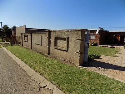 3 Bedroom House For Sale in Ventersdorp - L1JM.webp