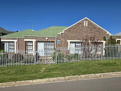 3 Bedroom House For Sale in Jeffreys Bay - 5IPB.webp