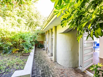 4 Bedroom House For Sale in East London - kXpR.webp