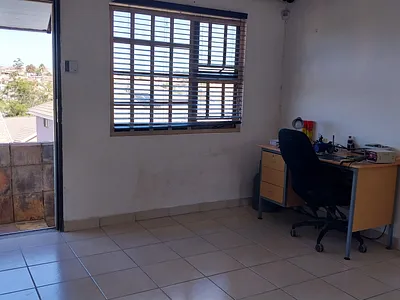 2 Bedroom House For Sale in East London - aMpL.webp