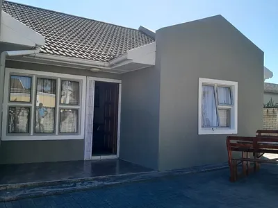 3 Bedroom House For Sale in East London - g1b1.webp