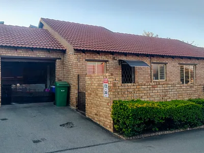 3 Bedroom Townhouse For Sale in Rustenburg - vSQp.webp