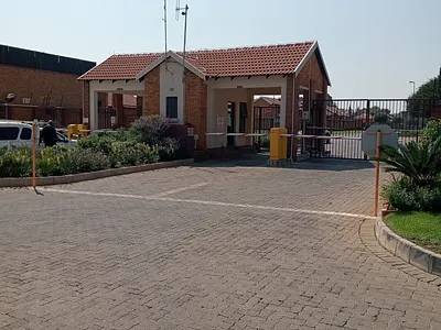 2 Bedroom Townhouse For Sale in Benoni - KxNy.webp