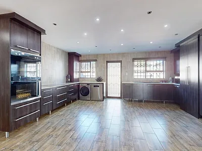 4 Bedroom House For Sale in Boksburg - HgGx.webp