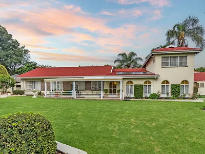 5 Bedroom House For Sale in Roodepoort - x1QI.webp