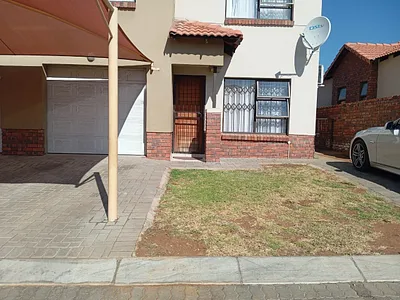 3 Bedroom House For Sale in Rustenburg - dfmx.webp