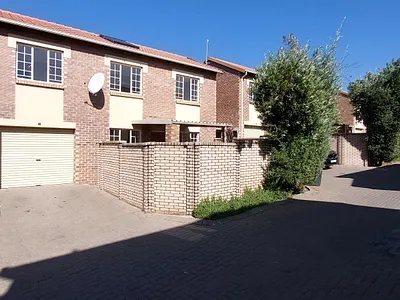 3 Bedroom Apartment For Sale in Centurion - 4Io6.webp
