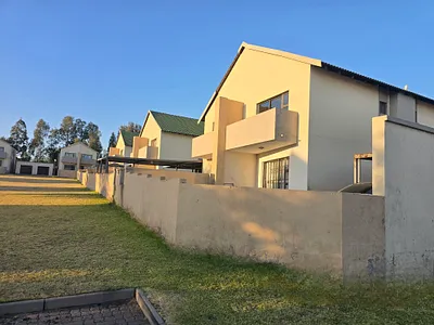 3 Bedroom Townhouse For Sale in Witbank - hno0.webp