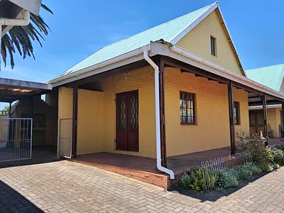 3 Bedroom Apartment To Rent in Humansdorp - uzKR.webp