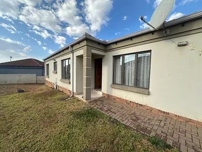 3 Bedroom House For Sale in Witbank - gOqY.webp