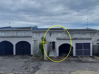 3 Bedroom Townhouse For Sale in East London - img