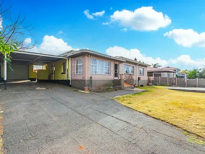 3 Bedroom House For Sale in Roodepoort - NQMq.webp