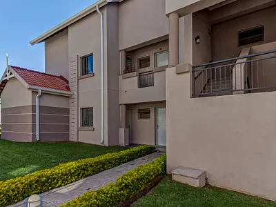 3 Bedroom Apartment For Sale in Sandton - vlZz.webp